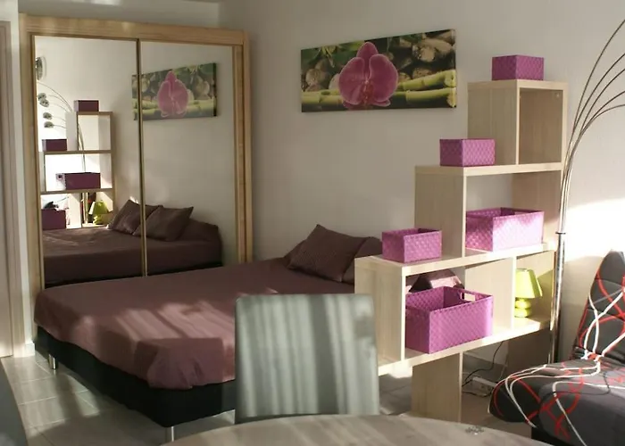 52, Héliopolis E Au Village Naturiste Agde